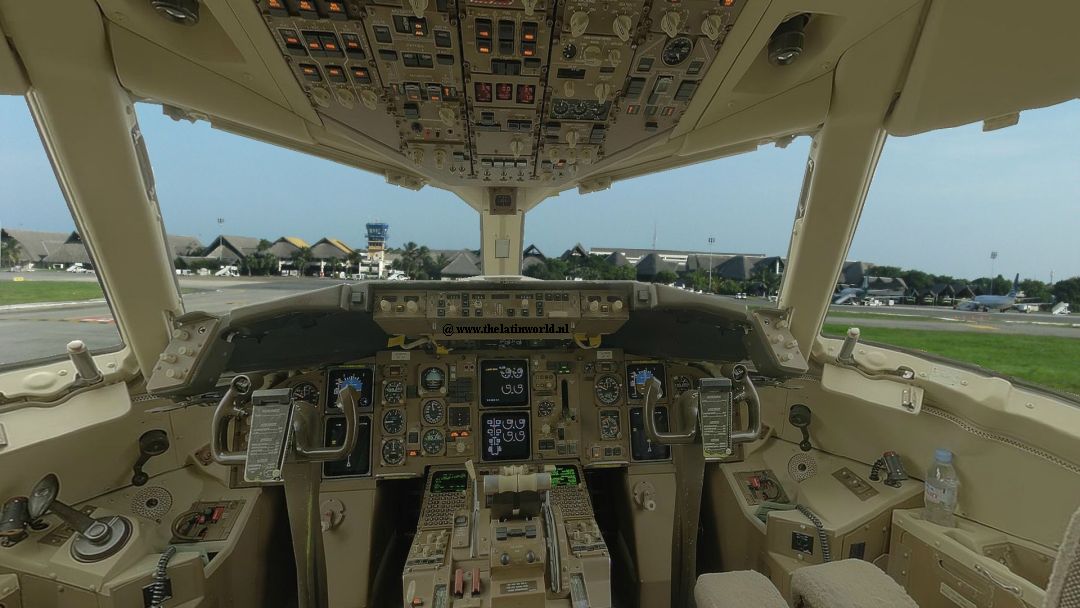Cockpit TUI fly Boeing 767-300 ER